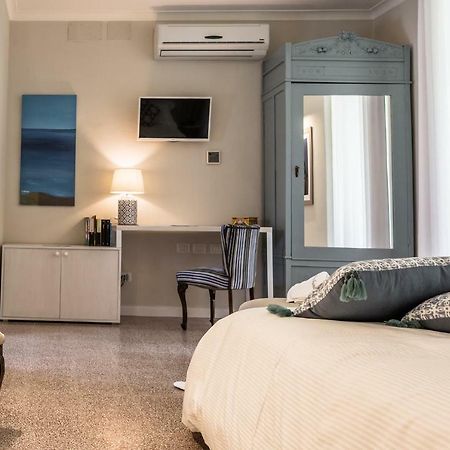 Palazzo Taranto Luxury Rooms กัลตาจีโรเน ภายนอก รูปภาพ