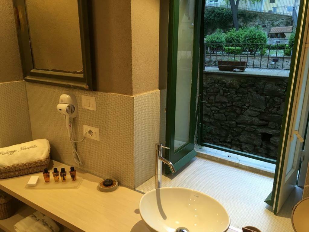 Palazzo Taranto Luxury Rooms กัลตาจีโรเน ภายนอก รูปภาพ