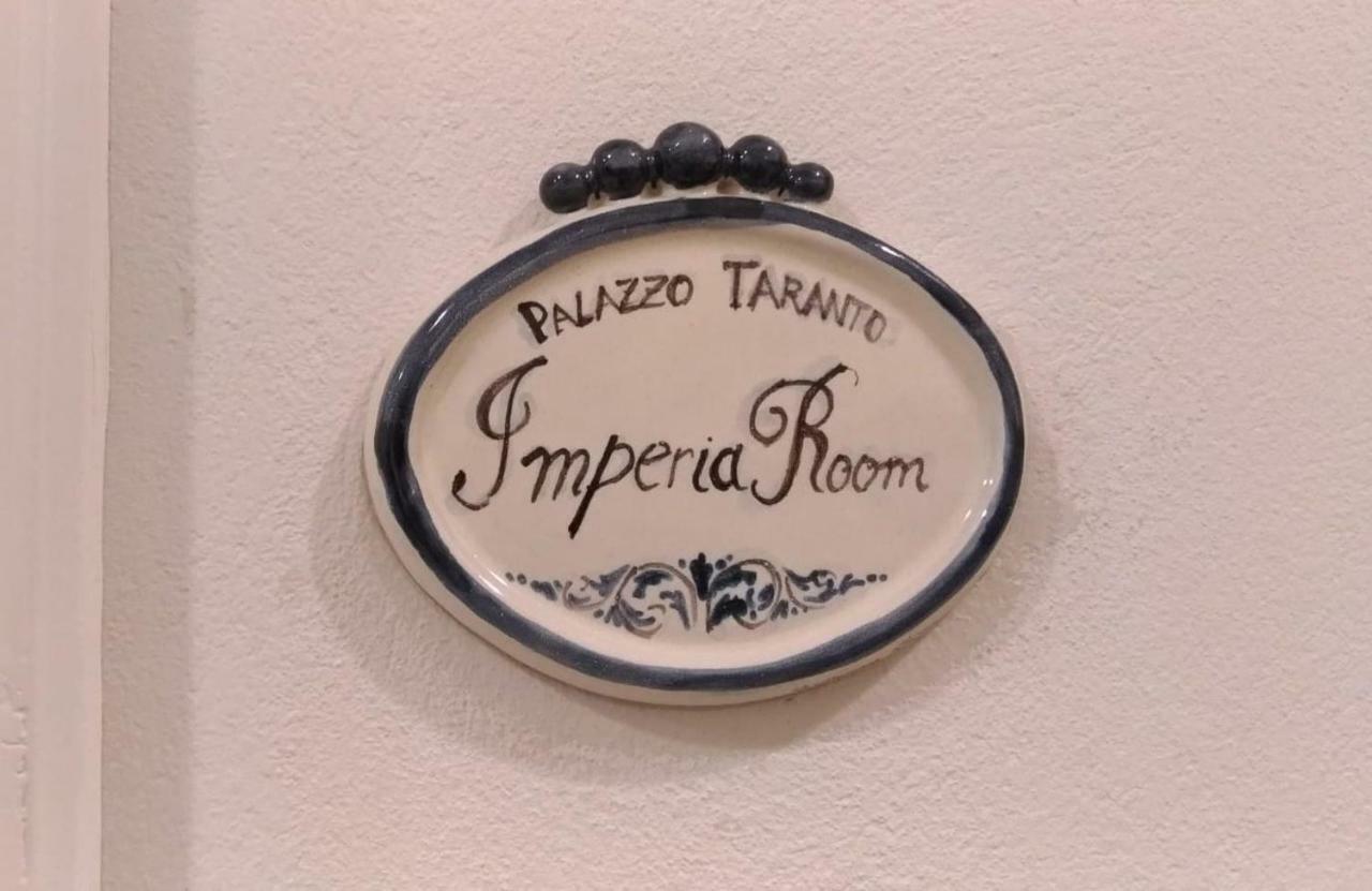 Palazzo Taranto Luxury Rooms กัลตาจีโรเน ภายนอก รูปภาพ